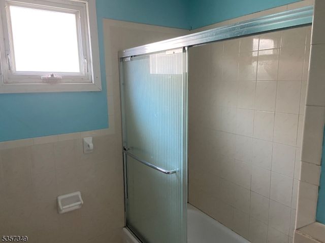 944 Madison Ave, Elizabeth City, NJ 07201