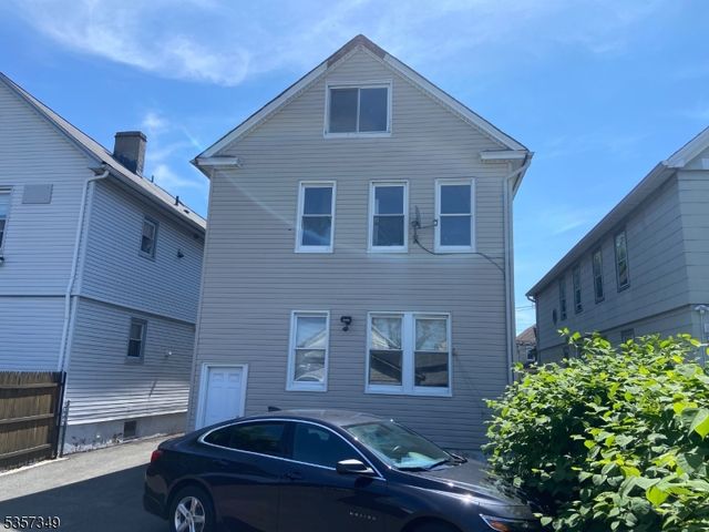 944 Madison Ave, Elizabeth City, NJ 07201