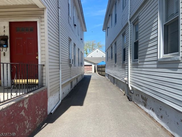 944 Madison Ave, Elizabeth City, NJ 07201