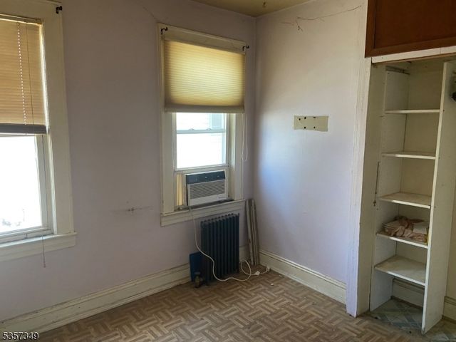 944 Madison Ave, Elizabeth City, NJ 07201