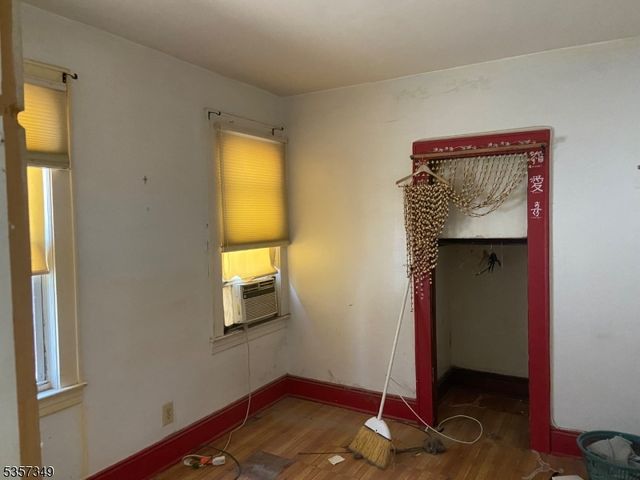 944 Madison Ave, Elizabeth City, NJ 07201