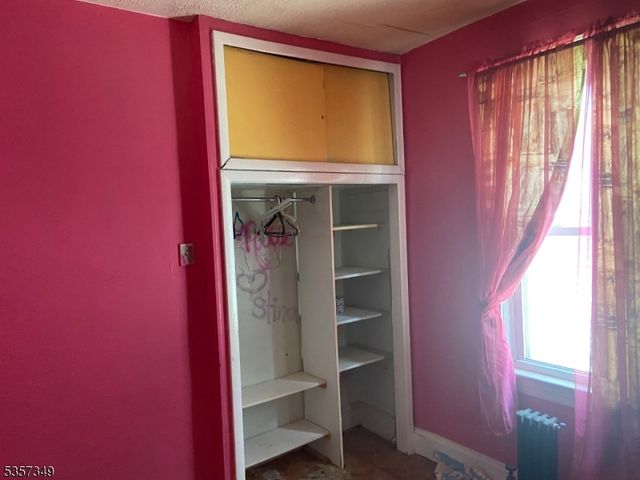 944 Madison Ave, Elizabeth City, NJ 07201