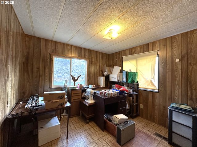 60108 EASTSIDE Ln, John Day, OR 97845