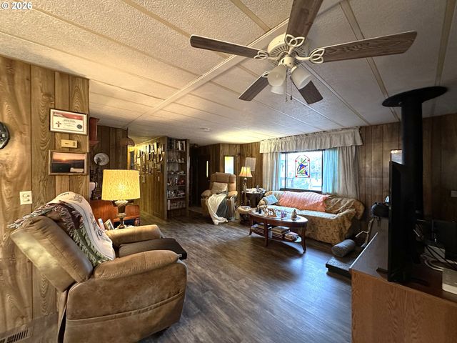 60108 EASTSIDE Ln, John Day, OR 97845
