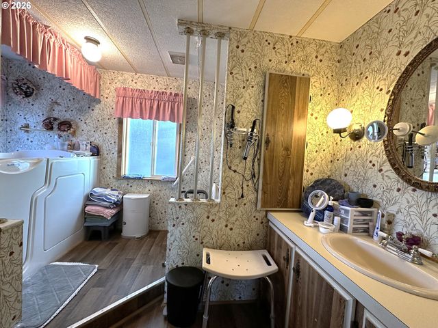 60108 EASTSIDE Ln, John Day, OR 97845