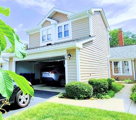 16 White Pine Drive, Schaumburg, IL 60193