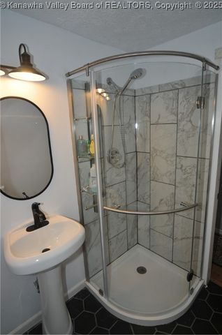 111 Phyllis Drive, Charleston, WV 25302