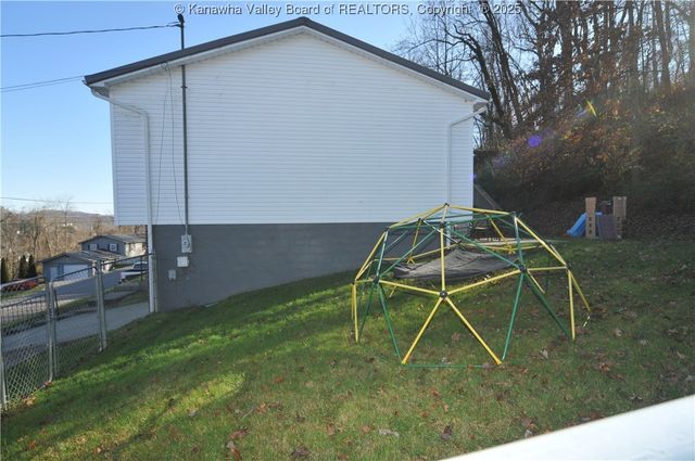 111 Phyllis Drive, Charleston, WV 25302