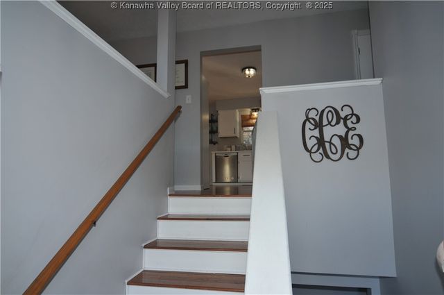 111 Phyllis Drive, Charleston, WV 25302