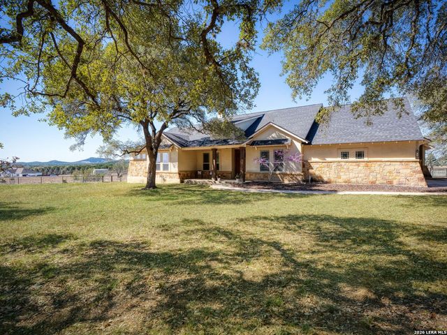 676 Highgate Dr, Bandera, TX 78003