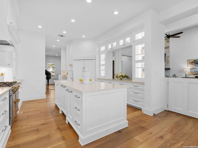 676 Highgate Dr, Bandera, TX 78003