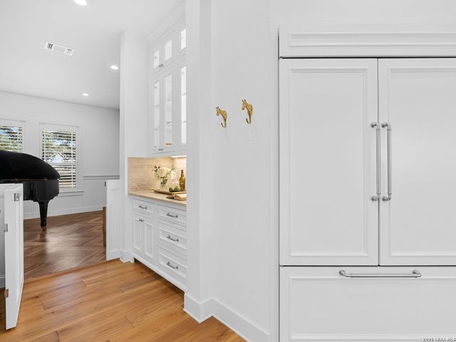 676 Highgate Dr, Bandera, TX 78003