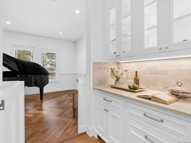 676 Highgate Dr, Bandera, TX 78003