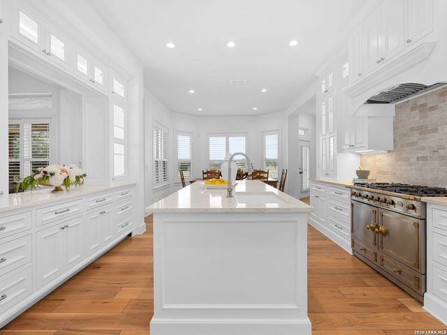 676 Highgate Dr, Bandera, TX 78003