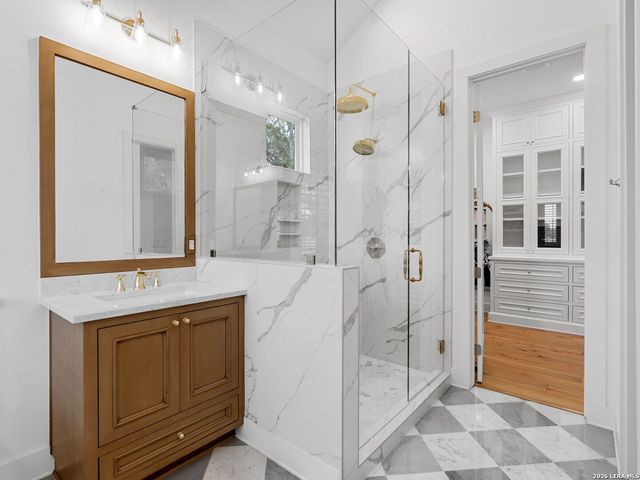 676 Highgate Dr, Bandera, TX 78003