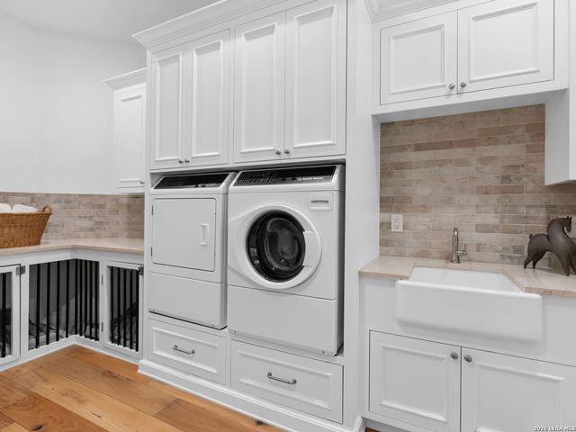 676 Highgate Dr, Bandera, TX 78003