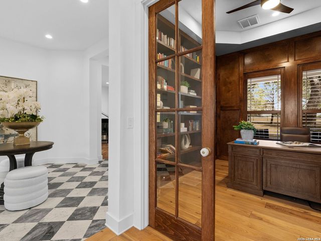 676 Highgate Dr, Bandera, TX 78003