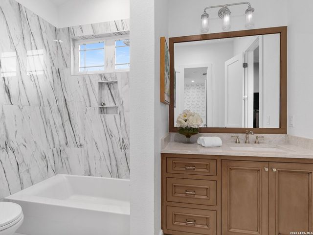 676 Highgate Dr, Bandera, TX 78003