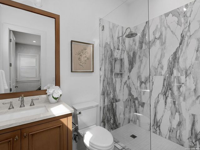 676 Highgate Dr, Bandera, TX 78003