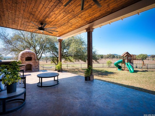 676 Highgate Dr, Bandera, TX 78003
