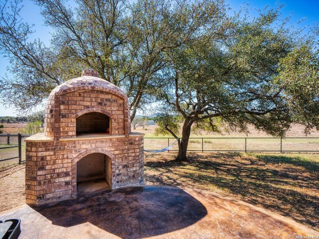 676 Highgate Dr, Bandera, TX 78003