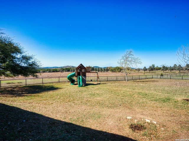 676 Highgate Dr, Bandera, TX 78003