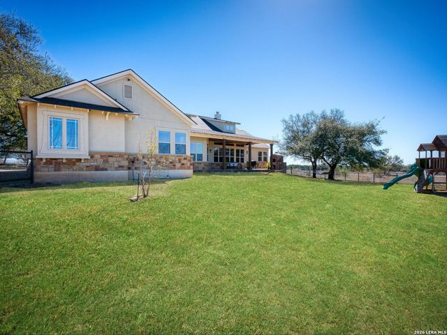 676 Highgate Dr, Bandera, TX 78003