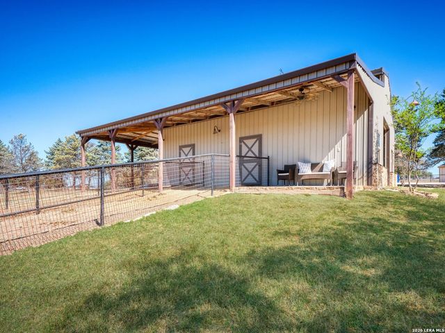 676 Highgate Dr, Bandera, TX 78003