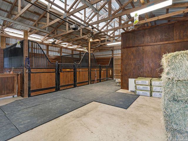 676 Highgate Dr, Bandera, TX 78003