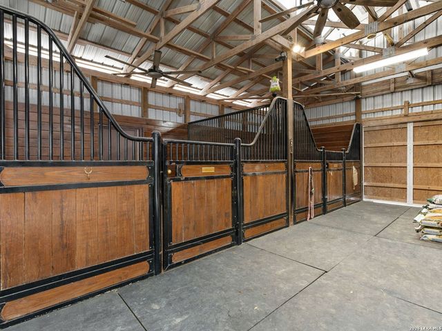 676 Highgate Dr, Bandera, TX 78003