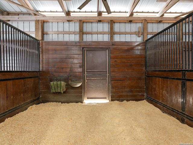 676 Highgate Dr, Bandera, TX 78003