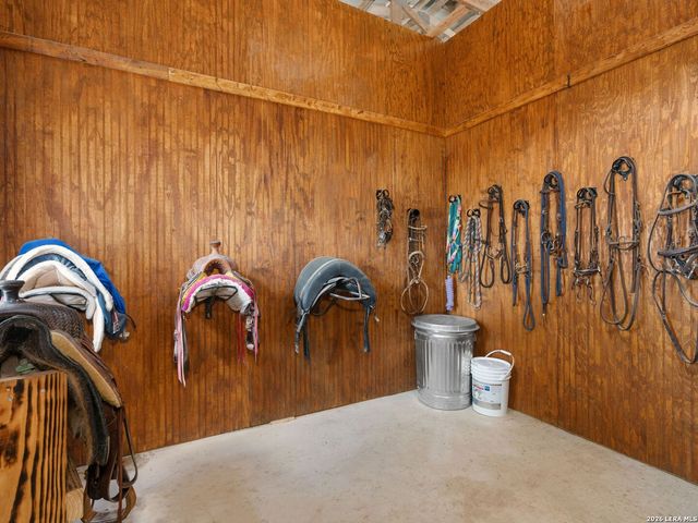 676 Highgate Dr, Bandera, TX 78003