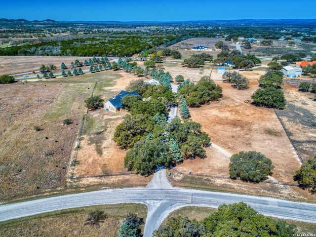 676 Highgate Dr, Bandera, TX 78003