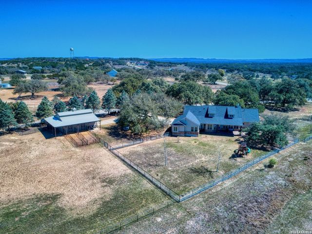 676 Highgate Dr, Bandera, TX 78003