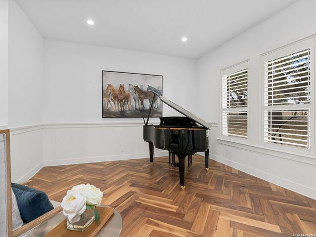 676 Highgate Dr, Bandera, TX 78003