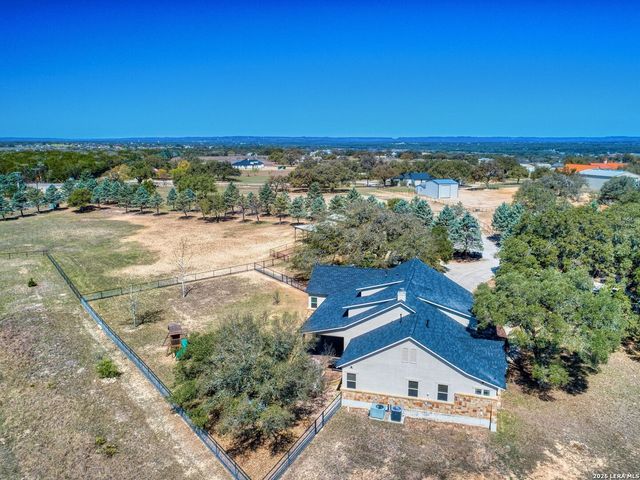 676 Highgate Dr, Bandera, TX 78003