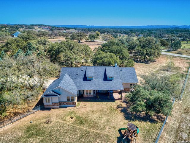 676 Highgate Dr, Bandera, TX 78003