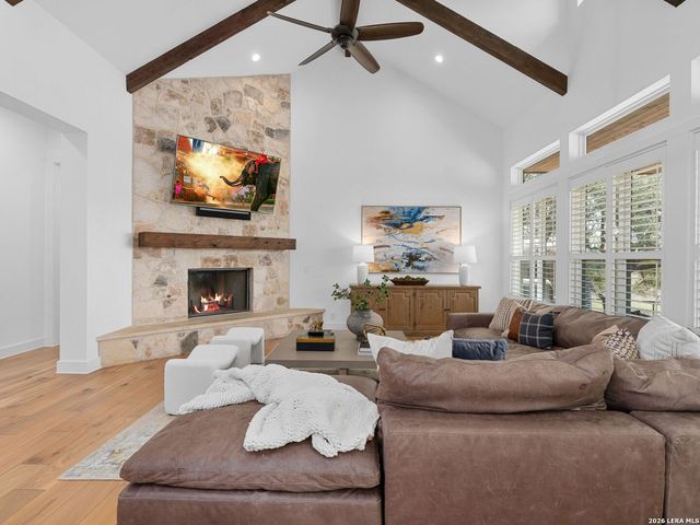 676 Highgate Dr, Bandera, TX 78003