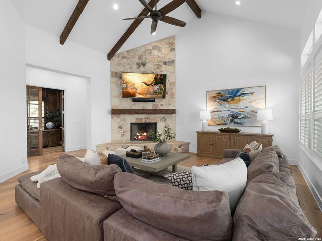 676 Highgate Dr, Bandera, TX 78003