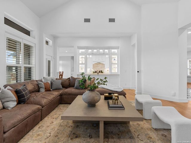 676 Highgate Dr, Bandera, TX 78003