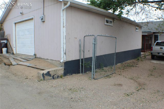 911 E 6th Street, Pueblo, CO 81001
