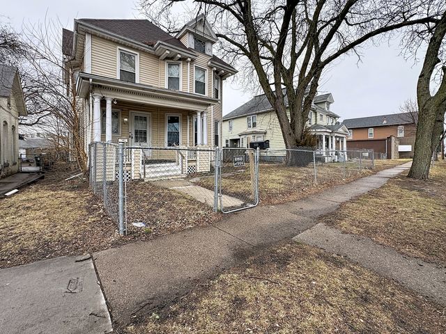1640 W 3rd Street, Davenport, IA 52802
