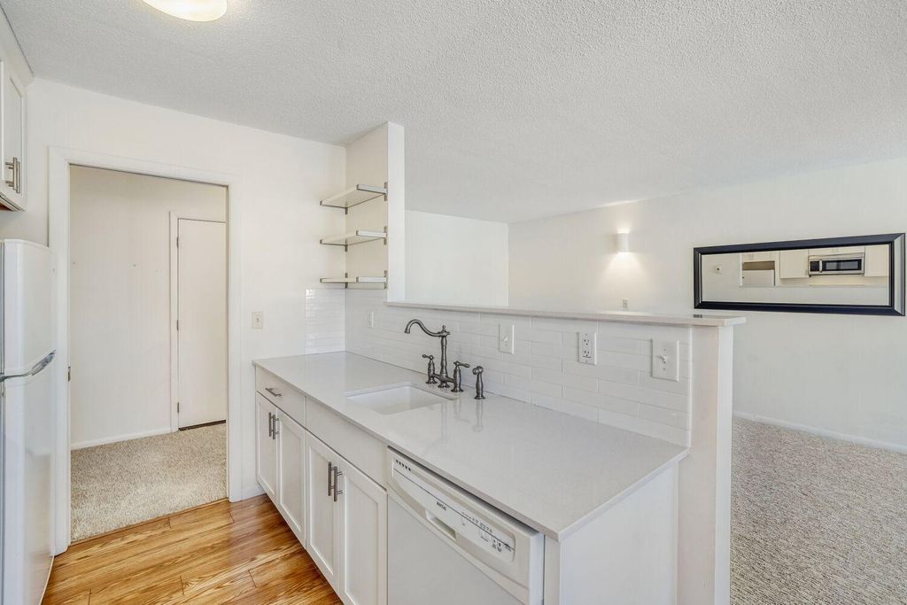 10113 34th Street W 342, Minnetonka, MN 55305