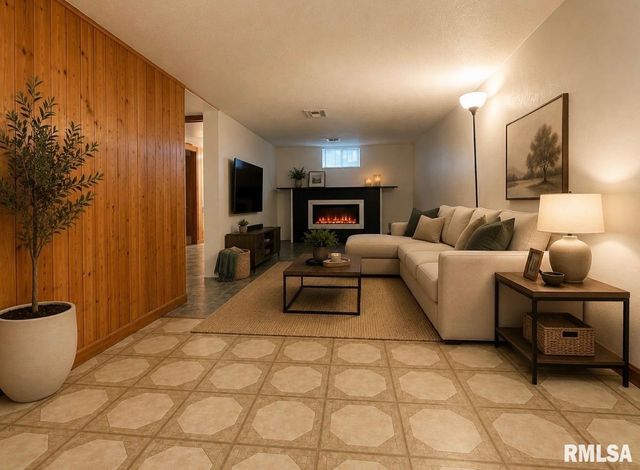 2307 W FORREST HILL Avenue, Peoria, IL 61604