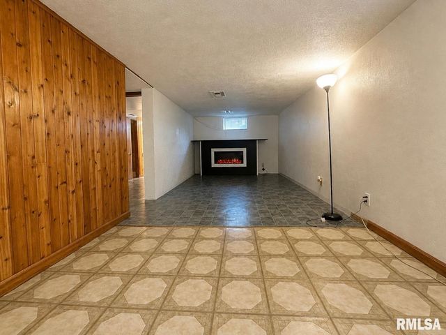 2307 W FORREST HILL Avenue, Peoria, IL 61604