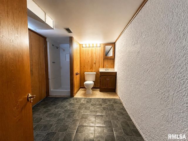 2307 W FORREST HILL Avenue, Peoria, IL 61604