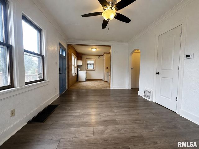 2307 W FORREST HILL Avenue, Peoria, IL 61604