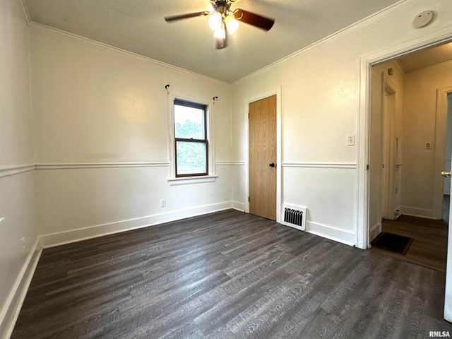 2307 W FORREST HILL Avenue, Peoria, IL 61604