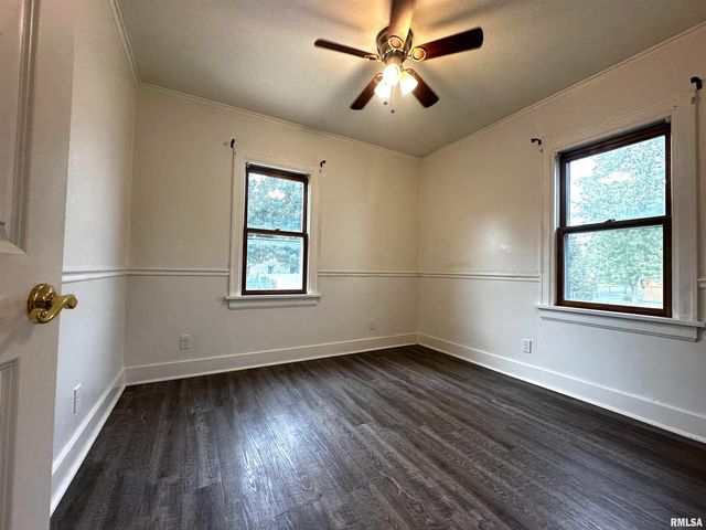 2307 W FORREST HILL Avenue, Peoria, IL 61604