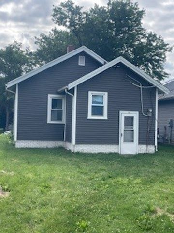 905 12th St NE, Cedar Rapids, IA 52402